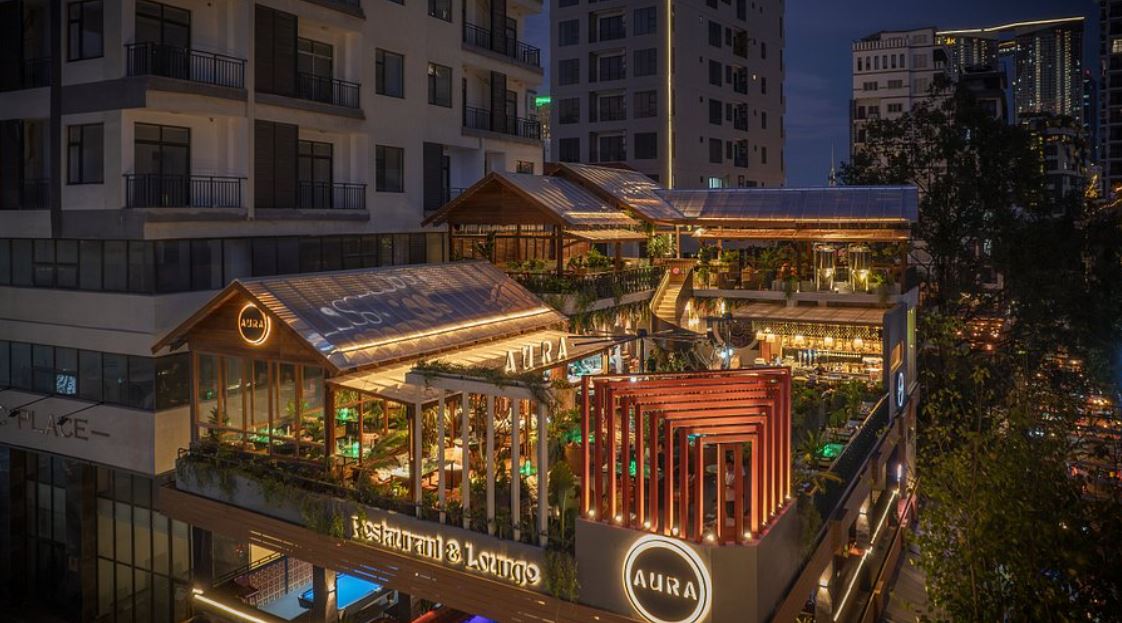 InterNations Phnom Penh Welcomes 2025 with an Exclusive Networking Event at AURA