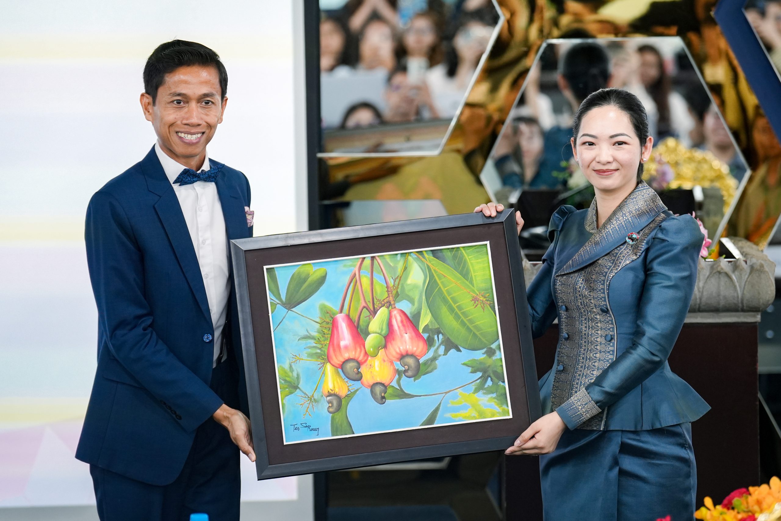 Cambodia’s Competitiveness in Focus: Minister of Commerce Engages with CamEd Business School