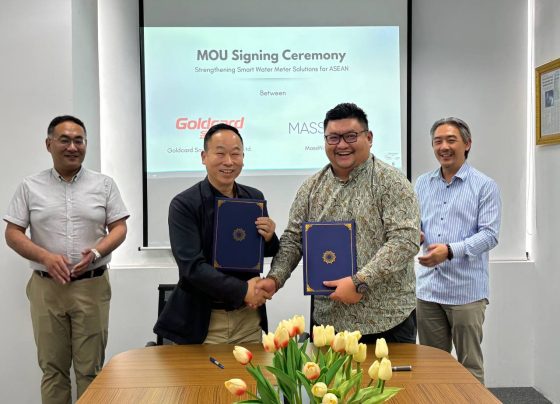 Dalton Wong, Executive Chairman of Masswork and Goldcard Smart Group’s Senior Vice President, He Guowen.