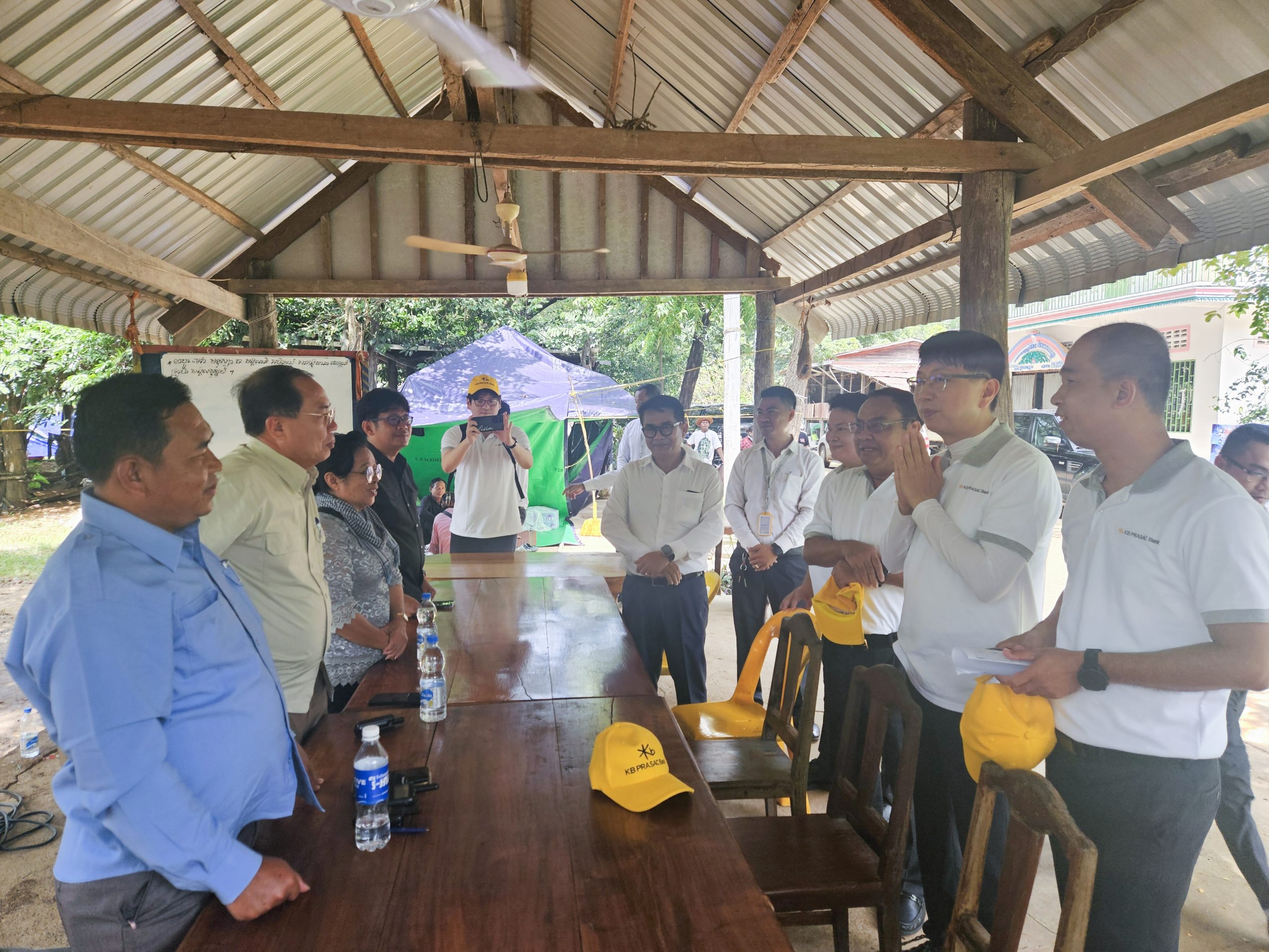 Chairman of the Board of Directors and Management of KB PRASAC Bank Visit Refugees and Meet with Branch Staff Along the Cambodia-Thai border