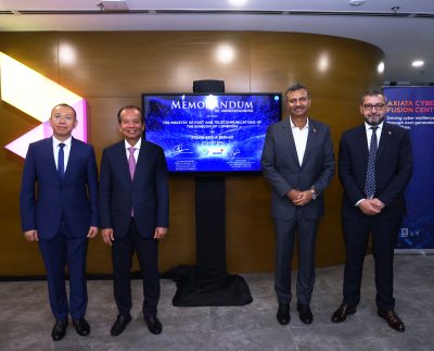 From left to right: Sam Sethserey, Director General of the Ministry of Post and Telecommunications; Chea Vandeth, Minister of Post and Telecommunications; Vivek Sood, Group CEO of Axiata; and Ziad Shatara, CEO of Smart Axiata.