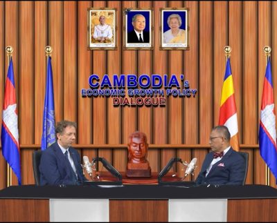 Senior Minister in charge of Special Missions (Multilateral Trade and Economic Affairs) and Chairman of the Trade Policy Advisory Board Dr. Sok Siphana and European Union’s Ambassador to Cambodia, Igor Driesmans.