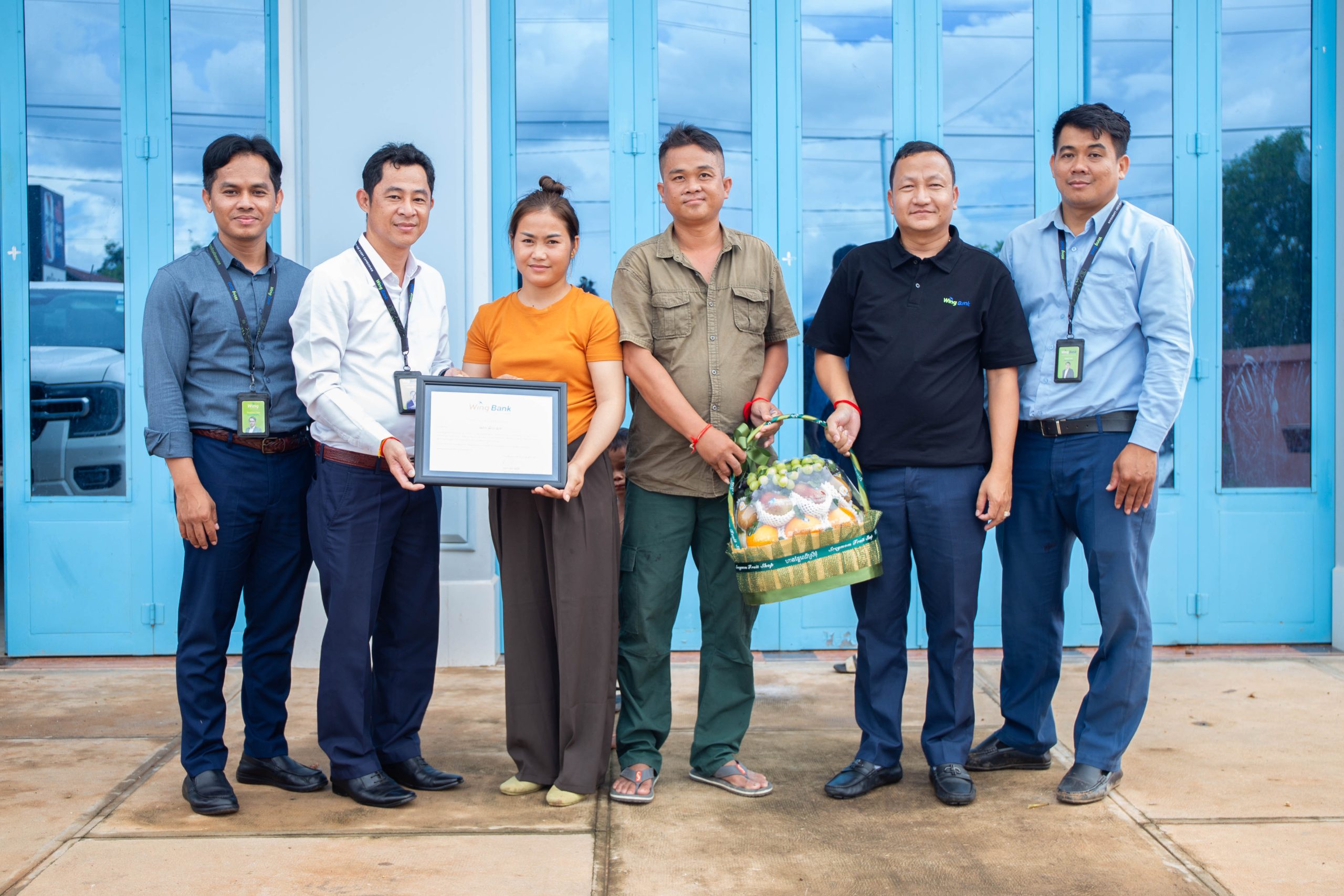 Wing Bank Hands Over Loan Write-Off Certificates to Injured Soldiers