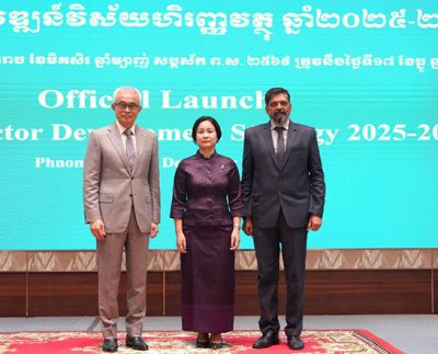 Aun Pornmoniroth (left), Deputy Prime Minister and Minister of Economy and Finance, presides over the official launch of the ‘Financial Sector Development Strategy 2025-2030’ attended by Chea Serey (centre), Governor of the National Bank of Cambodia, and Vijay Kumar Akasam, Asian Development Bank’s Country Operations Head for Cambodia, in Phnom Penh, on Wednesday. MEF
