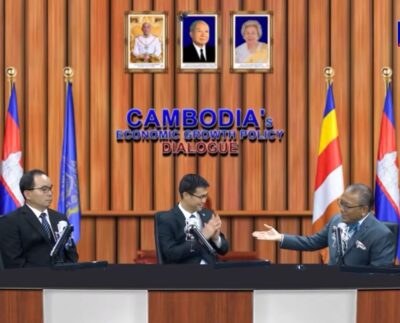 The dialogue was hosted by Sok Siphana, Senior Minister in charge of Special Missions and Chairman of the Trade Policy Advisory Board, and featured Kang Leng, Chairman of ISI Group, alongside Chan Sophal, Director of the Centre for Policy Studies.
