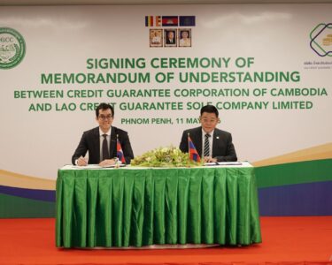 The agreement was signed on May 11 at CGCC’s headquarters in Phnom Penh by CGCC Chief Executive Officer No Lida and LCGC Chief Executive Officer Wong Keet Loong, with representatives from the Ministry of Commerce and Industry, Ministry of Finance, the Bank of Lao PDR, and both institutions in attendance.