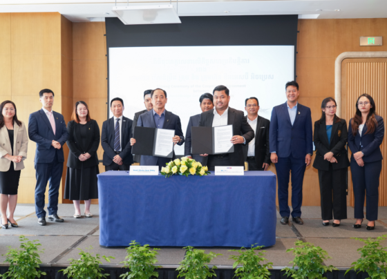 The Memorandum of Understanding (MoU) was signed in Phnom Penh by WorldBridge Group Chairman Rithy Sear and DRSB Express Chief Executive Officer Kim Sambath, establishing a framework for collaboration across logistics infrastructure, cross-border commerce, and business development.