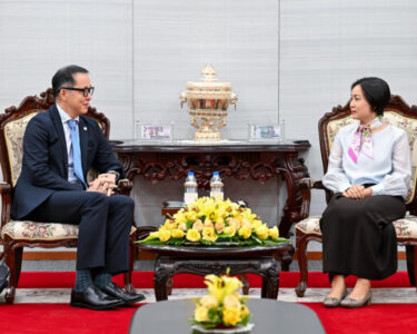 H.E. Dr. Chea Serey, Governor of the National Bank of Cambodia (NBC), received a delegation from the ASEAN+3 Macroeconomic Research Office (AMRO), led by its President Mr. Yasuto Watanabe, in Phnom Penh on April 28.