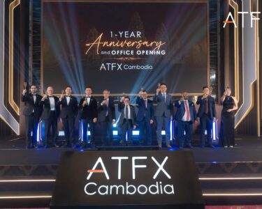 H.E. Sou Socheat, Delegate of the Royal Government in charge as Director General of the Securities and Exchange Regulator of Cambodia (SERC), and Seav Koaw Ing, Chairman of ATFX Cambodia, during ATFX Cambodia's first anniversary celebration and official branch opening ceremony in Phnom Penh.