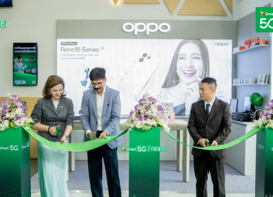 Ritesh Kumar Singh, Chief Executive Officer of Smart Axiata and Mr. Nick, Chief Executive Officer of OPPO Cambodia.