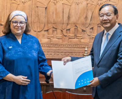 New UNICEF Cambodia Representative Maha Damaj and Minister of Foreign Affairs and International Cooperation Prak Sokhonn.