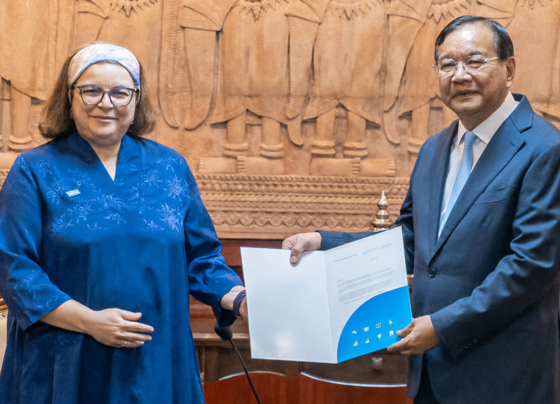 New UNICEF Cambodia Representative Maha Damaj and Minister of Foreign Affairs and International Cooperation Prak Sokhonn.