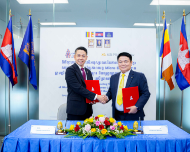 H.E. Kim Minea, CEO of the Cambodia Tourism Board and Mr. RY Vanna, President & CEO of KB PRASAC Bank.