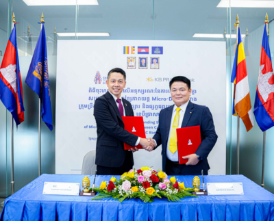 H.E. Kim Minea, CEO of the Cambodia Tourism Board and Mr. RY Vanna, President & CEO of KB PRASAC Bank.